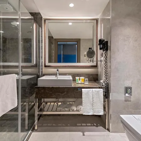 - Duvenonu By Ihg Hotel