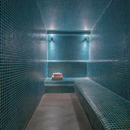 - Duvenonu By Ihg Hotel