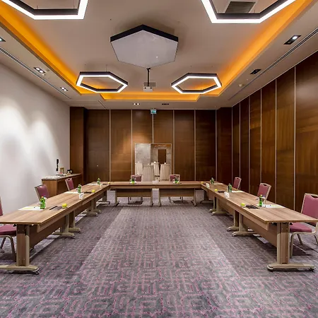 - Duvenonu By Ihg Hotel