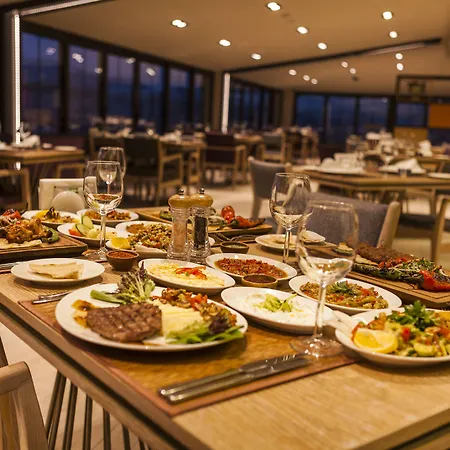 - Duvenonu By Ihg Hotel