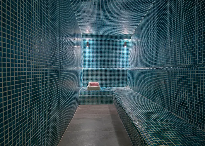 - Duvenonu By Ihg Hotel