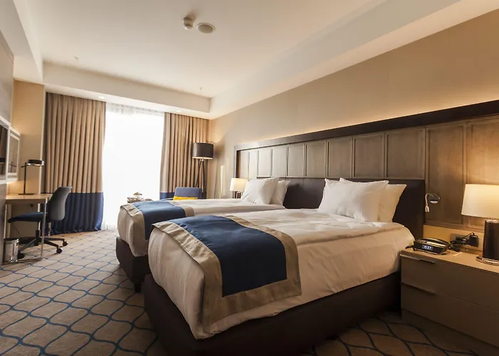 - Duvenonu By Ihg Hotel