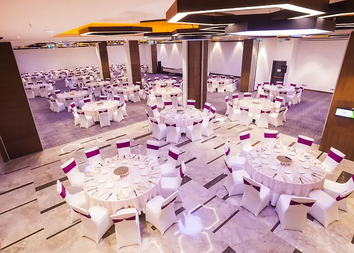 - Duvenonu By Ihg Hotel